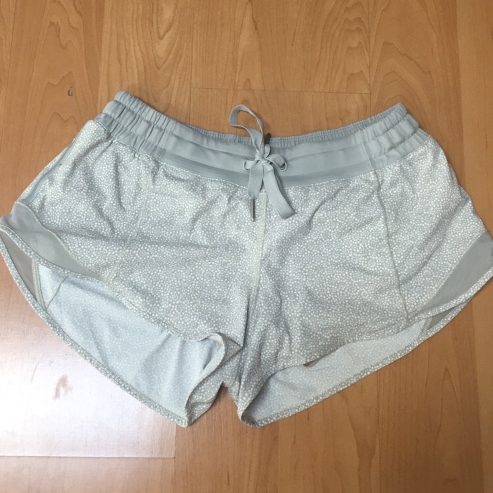 SOLD❌Lululemon hotty hot shorts 6